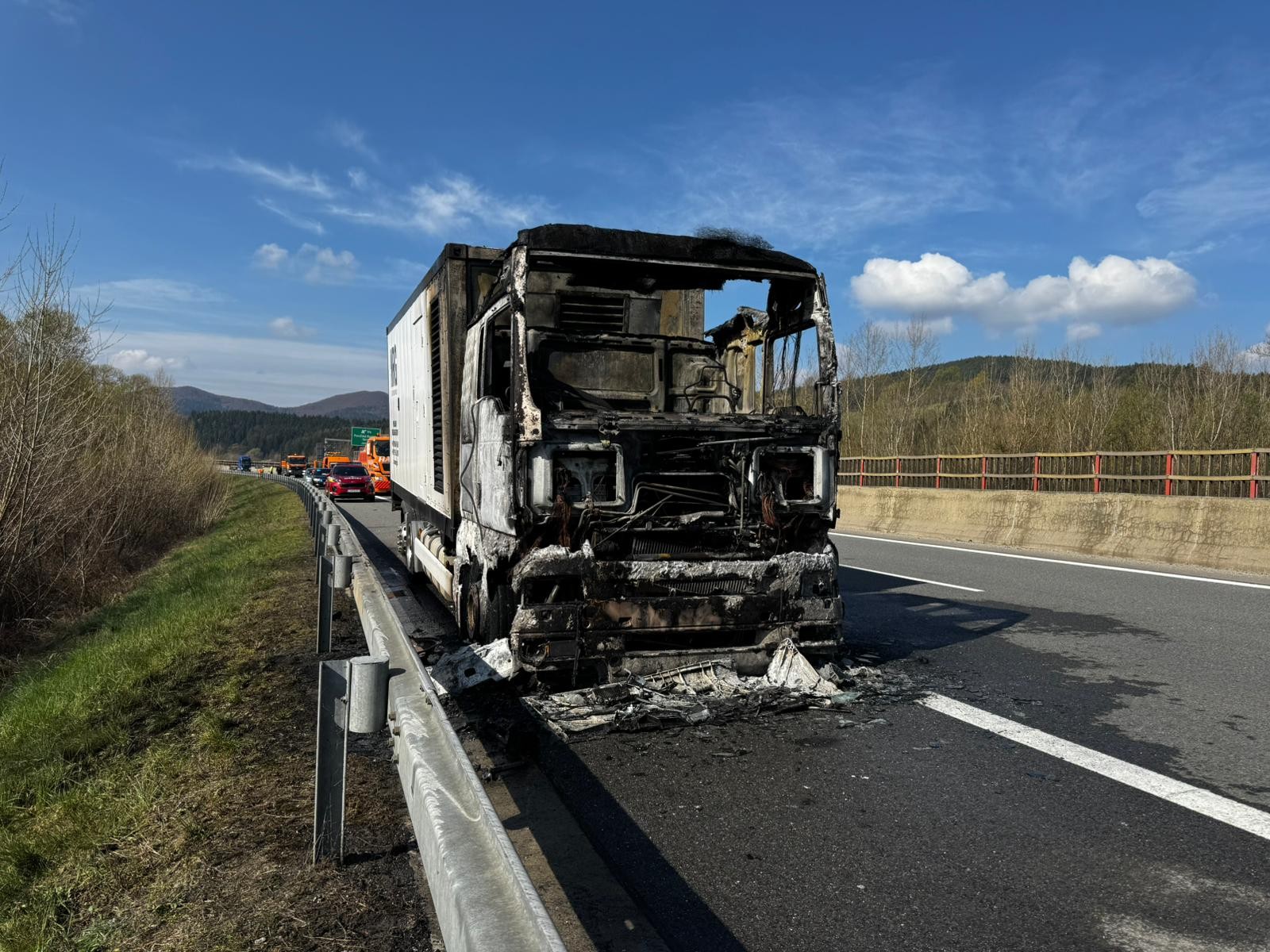 Horiaci kamión na D1